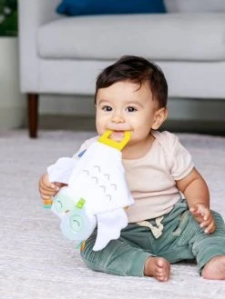 Coﬀret Naissance Avec Doudou Luminescent Dans Le Noir - INFANTINO Blanc - Infantino -Boutique Ergobaby coﬀret naissance avec doudou luminescent dans le noir infantino 3