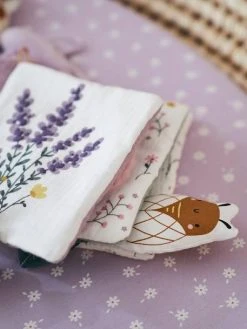 Livre D'activités En Gaze De Coton DOUCE PROVENCE Violet - Douce Provence - Vertbaudet -Boutique Ergobaby livre dactivites en gaze de coton douce provence 2