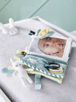 Livre Photos Et Activités Lapin Vert - Vertbaudet -Boutique Ergobaby livre photos et activites lapin 2