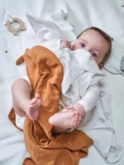 Lot De 3 Langes MINI COMPAGNIE En Gaze De Coton Bio* 2 écrus Imprimés + 1 Uni Caram - Vertbaudet 11 Lot De 3 Langes MINI COMPAGNIE En Gaze De Coton Bio* 2 écrus Imprimés + 1 Uni Caram - Vertbaudet -Boutique Ergobaby lot de 3 langes mini compagnie en gaze de coton bio 5