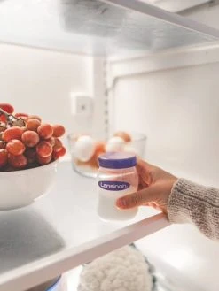 Lot De 4 Pots De Conservation LANSINOH 160 Ml Pour Lait Maternel Transparent/lilas - Lansinoh -Boutique Ergobaby lot de 4 pots de conservation lansinoh 160 ml pour lait maternel 3