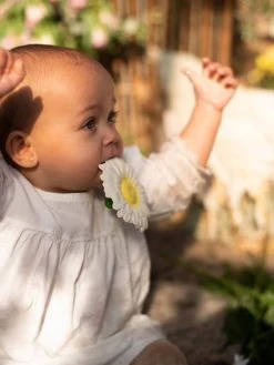 Margarita La Marguerite - OLI & CAROL Blanc - Oli Et Carol -Boutique Ergobaby margarita la marguerite oli carol 3