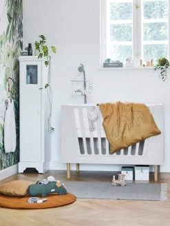 Peluche D'Activités Croco - DONE BY DEER Vert - Done By Deer -Boutique Ergobaby peluche dactivites croco done by deer 3