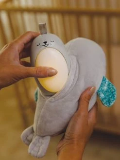 Veilleuse Bébé Otarie Douce Nuit 3 En 1 - INFANTINO Gris - Infantino -Boutique Ergobaby veilleuse bebe otarie douce nuit 3 en 1 infantino 3